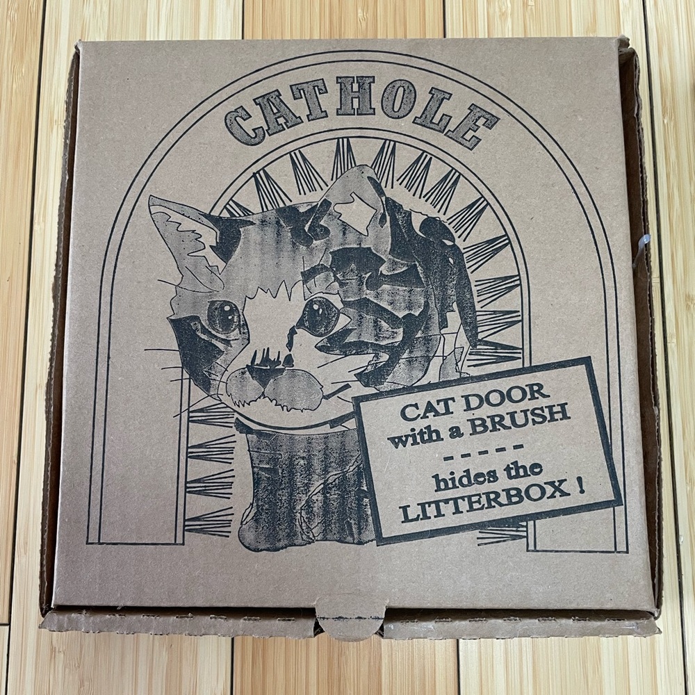 ❗️NWT ❗️| Cathole | Cat Door with Brush